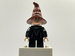 Harry Potter - Hogwarts Robe, Black Tie and Short Legs, Reddish Brown Sorting Hat, hp466 Minifigure LEGO®   