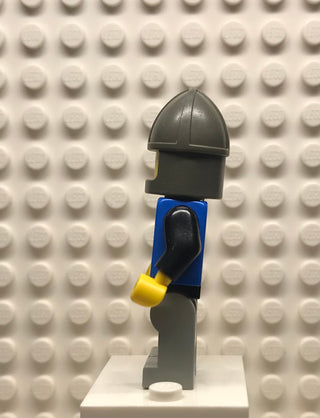 Black Falcon, Light Gray Legs with Black Hips, Dark Gray Chin-Guard, cas102 Minifigure LEGO®   